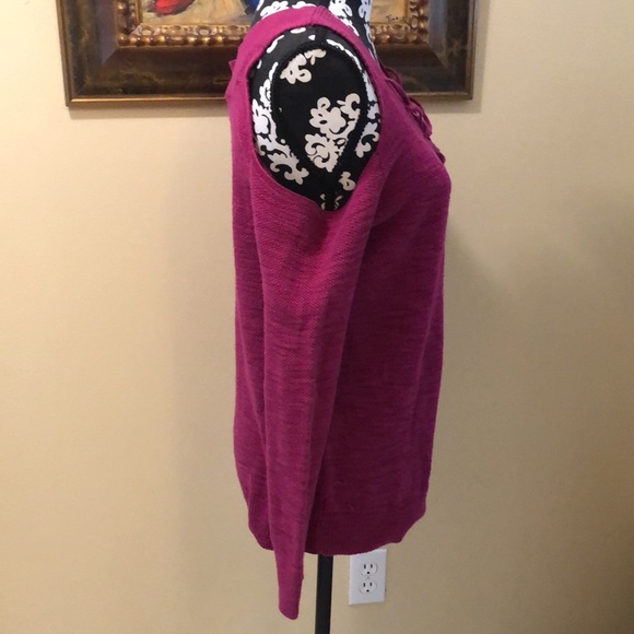 💓 Express Cross tie detail V-Neck open shoulders long sleeved fuchsia sweater - Picture 3 of 10